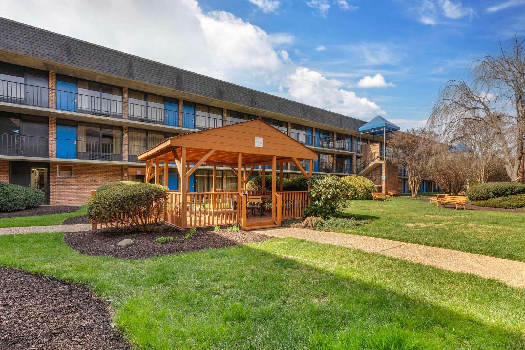 Suburban Studios Tysons Corner Viena Exterior foto