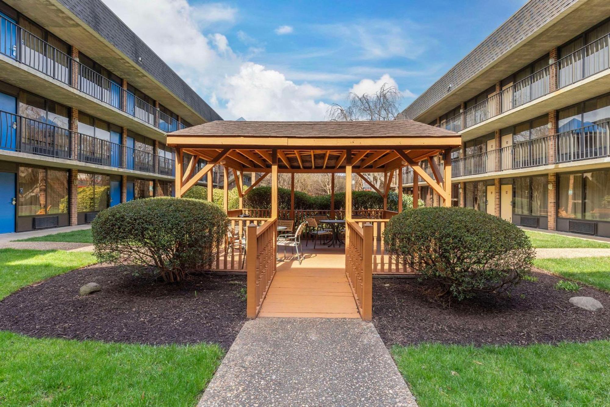 Suburban Studios Tysons Corner Viena Exterior foto